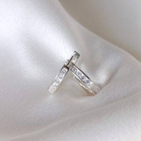 Pendientes Huggie Brillo 