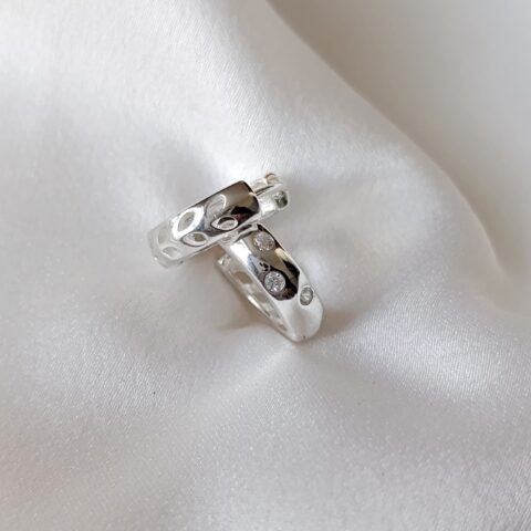 Pendientes Huggie Hojas Brillo